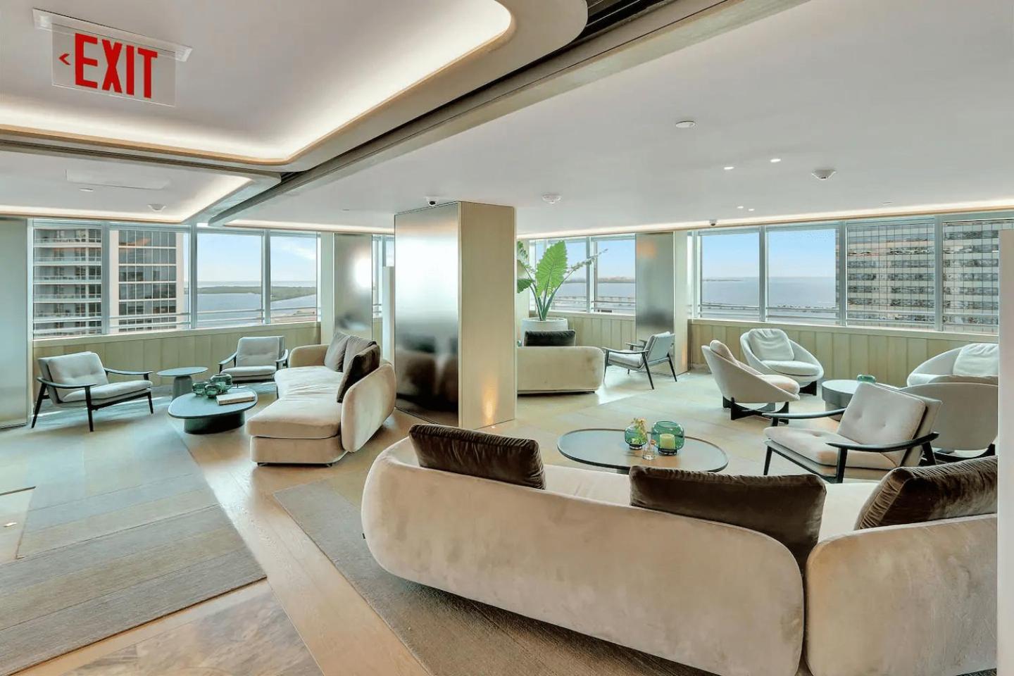 Urban Gateway Location In Brickell Prkg Holiday home