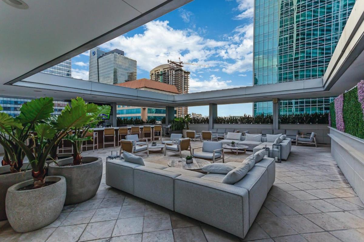 Urban Gateway Location In Brickell Prkg Holiday home