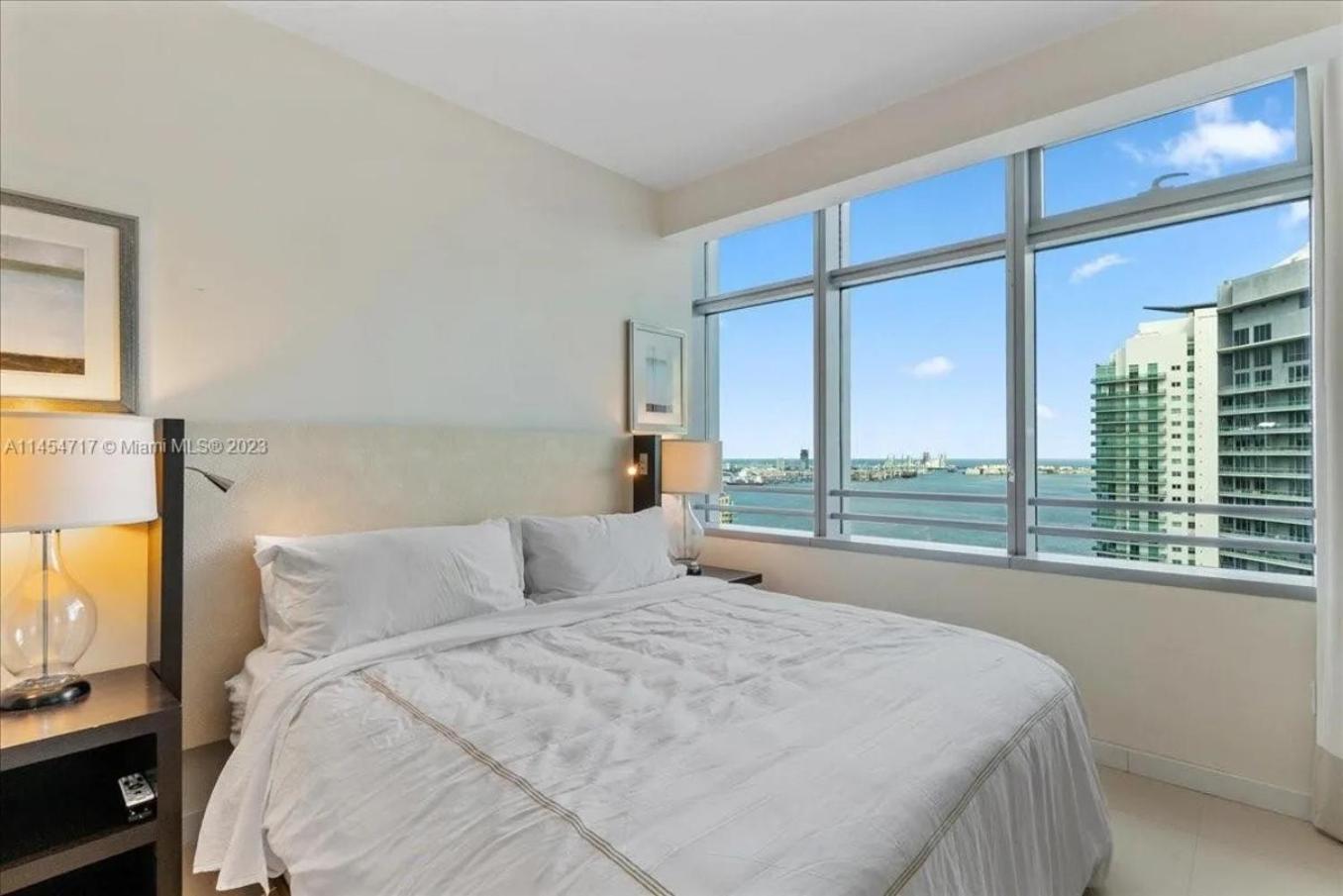 Urban Gateway Location In Brickell Prkg Holiday home *