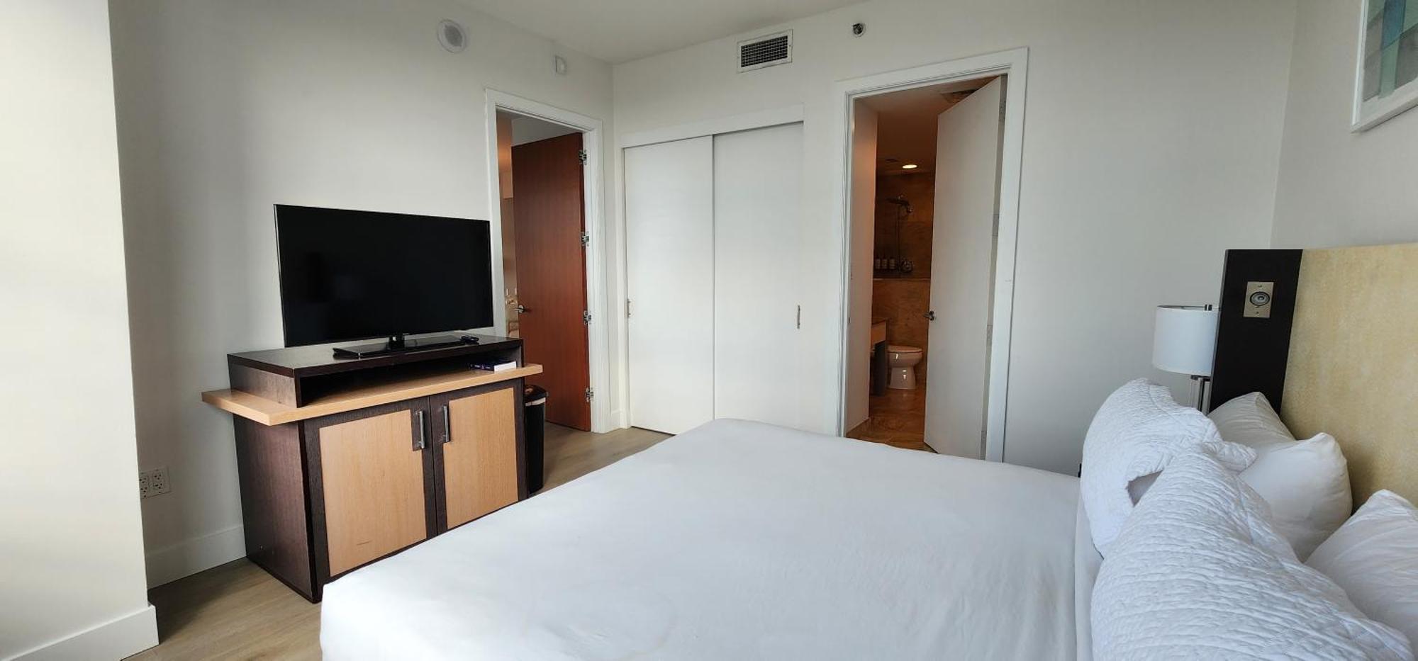 Urban Gateway Location In Brickell Prkg Holiday home