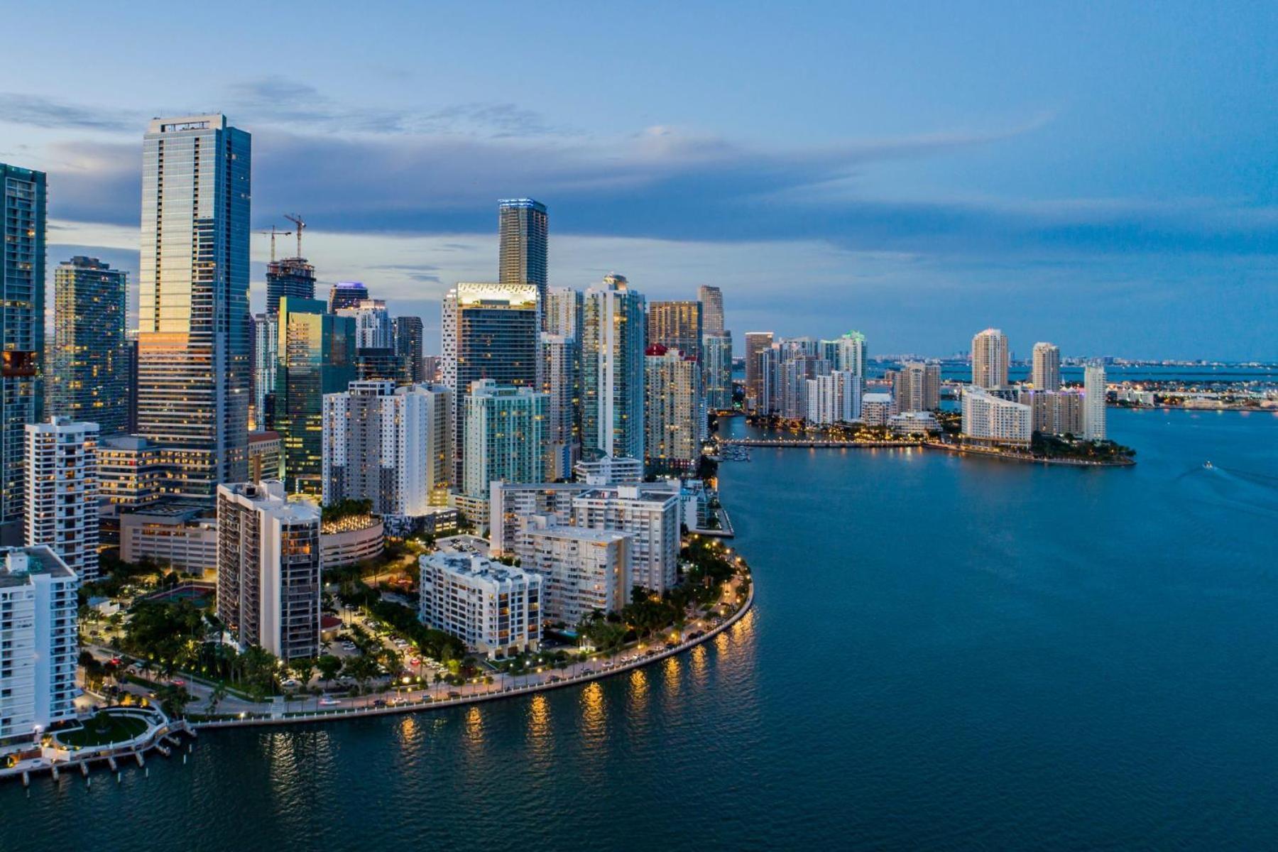 Urban Gateway Location In Brickell Prkg Holiday home